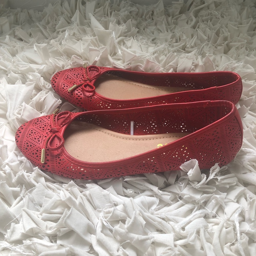 Dollhouse flats. Red. Size 6.